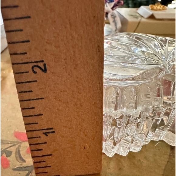 Vintage WEDGWOOD Full Lead Crystal Heart-Shaped Trinket Box w/lid COLLECTIBLE! - Picture 4 of 4